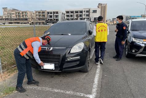 汽車 車牌|車輛故障停放於交流道口 男子下車熱舞指揮遭轟：超危險 